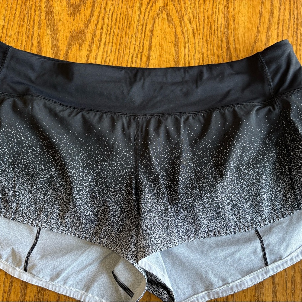 Lululemon Women's Black and Gray Shorts